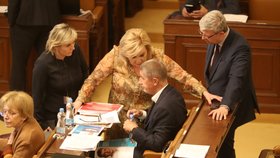 Mimořádné jednání Sněmovny: Diskuze nejvyšších členů ANO Andreje Babiše, Aleny Schillerové a Jany Mračkové Vidlumetzové (4.5.2022)