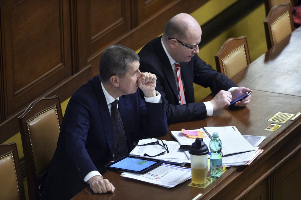 Premiér Bohuslav Sobotka a vicepremiér Andrej Babiš ve Sněmovně