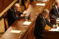 Babiš se rozbrečel kvůli synovi, na mimořádné schůzi poslanců střet zájmů odmítl vysvětlit