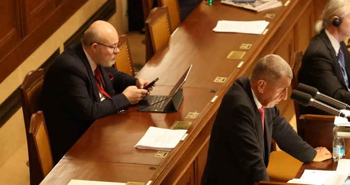 Mimořádná schůze Sněmovny