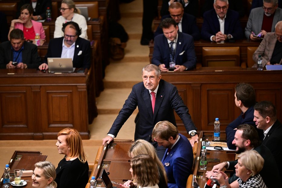 Tvrdý náraz nových politiků. Před bankami i Revolutem musí donaha, část přišla o účty Tvrdý náraz nových politiků. Před bankami i Revolutem musí donaha, část přišla o účty