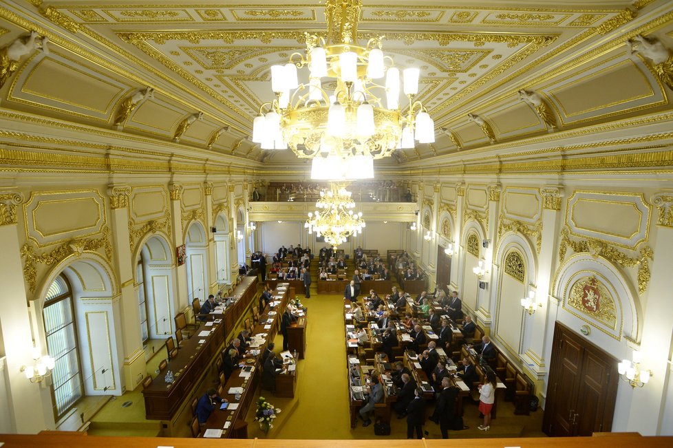 Poslanecká sněmovna osekala registr smluv.