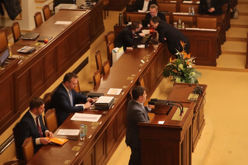 Sněmovna během jednání o snížení valorizace důchodů (1. 3. 2023)