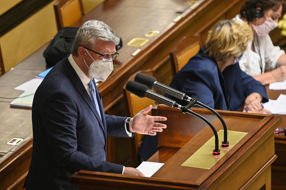Ministr průmyslu a obchodu a ministr dopravy Karel Havlíček (za ANO) na schůzi Sněmovny. (29.9.2020)