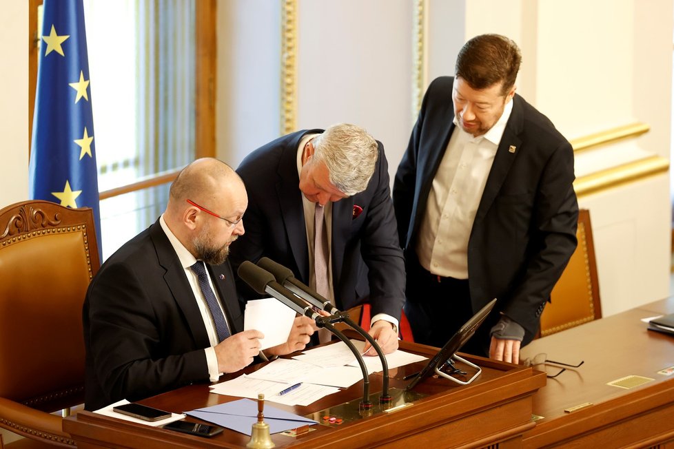 Jednání o nedůvěře vládě: Místopředseda Jan Bartošek (KDU-ČSL) a předseda SPD Tomio Okamura (17.1.2023)