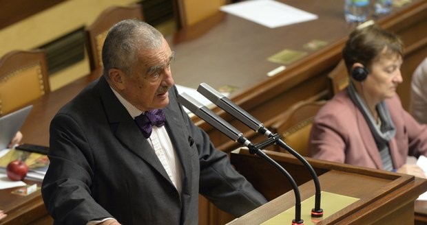 Schwarzenberg se obává o osud Česka. Poslanci velebili první republiku, v níž se narodil