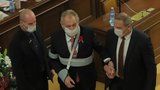 Zeman na vozíku zamíří do Sněmovny. Vystoupí k rozpočtu, schodek 280 miliard podpořil výbor