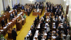 Poslanci budou hlasovat o rozpuštění Sněmovny