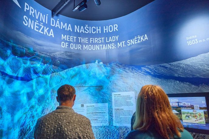 Déšť, sníh, vítr, bouřka, kroupy nebo mlha návštěvníkům připomenou, jak rychle se dokážou podmínky na nejvyšší české hoře měnit. Déšť, sníh, vítr, bouřka, kroupy nebo mlha návštěvníkům připomenou, jak rychle se dokážou podmínky na nejvyšší české hoře měnit.