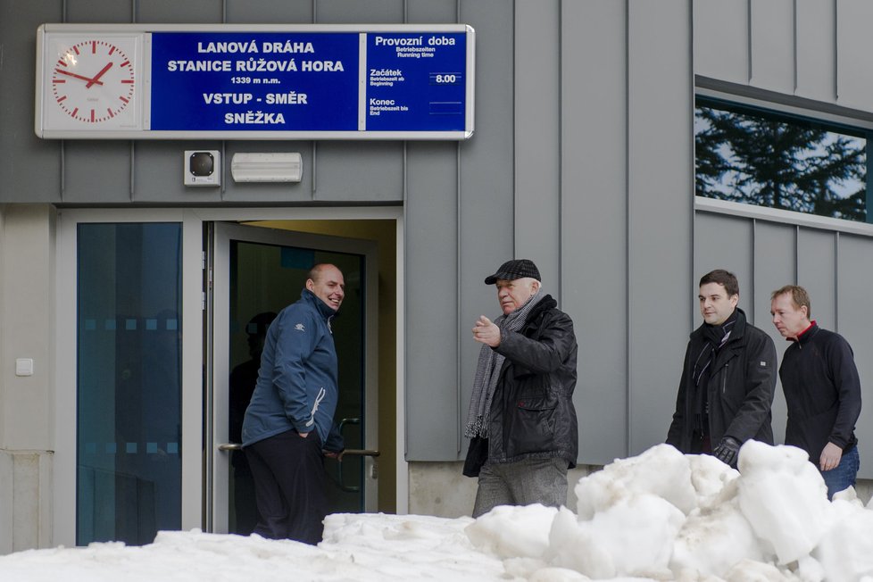 Nová kabinová lanovka na nejvyšší českou horu Sněžku svezla 20. prosince první cestující.