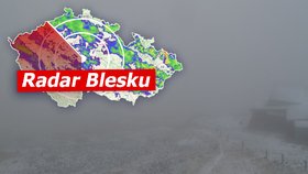 První letošní sníh napadl na Sněžce. Teploty klesly pod bod mrazu, sledujte radar Blesku