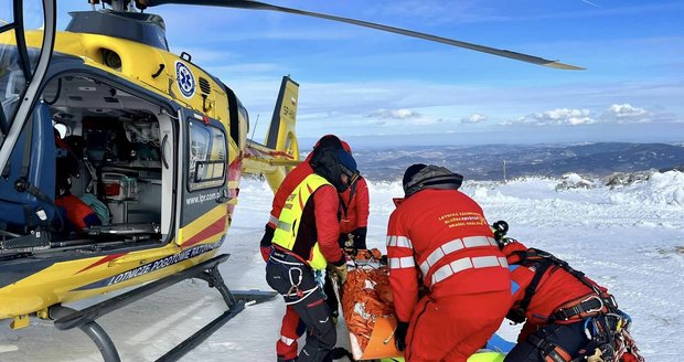 V Rakousku se zranila holčička (4) z Česka: Zasáhla ji odepnutá lyže!