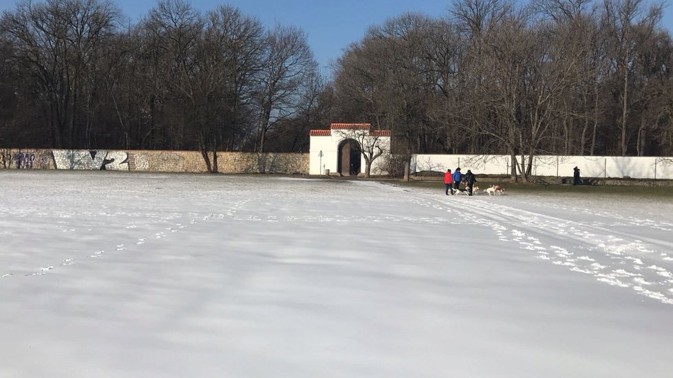 Sněžná děla na Vypichu začala konečně pracovat.