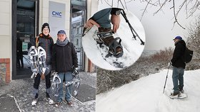 Po Praze na sněžnicích! Redaktor Neděleního Blesku Václav Suchan s fotografem Robertem Klejchem se vypravili na 9,5 kilometru dlouho túru do práce. Jaké to bylo?