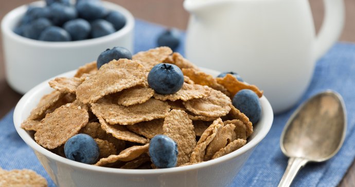 Jak si vybrat müsli k snídani: Kolik má obsahovat cukru a kolik vlákniny? 