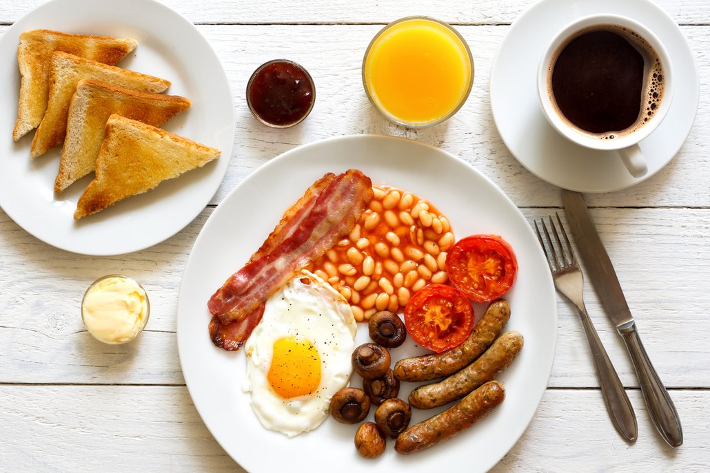 Dopřejte si vydatnou tradiční anglickou snídani, po které hlad mít rozhodně nebudete.