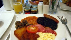 Typická britská snídaně