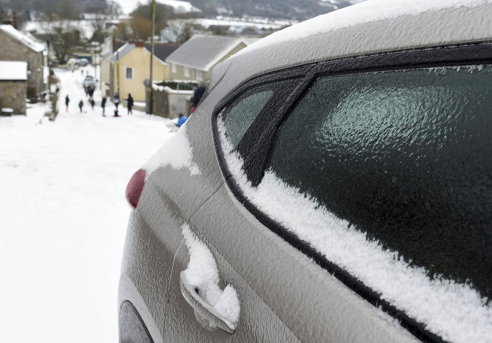 Britské ostrovy zasáhla bouře Emma. Celá země se potýká s nejhorší sněhovou kalamitou za posledních 30 let.