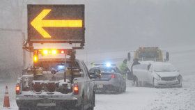 Silná sněhová bouře už dorazila do USA. Dotkne se života 50 milionů lidí, řada z nich je v hlavním městě Washigtonu D.C.