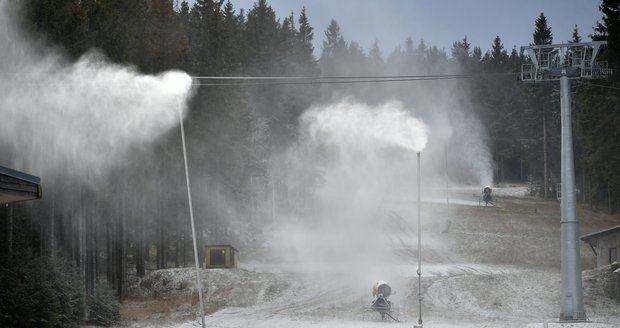 V lyžařském areálu na Klínovci začali zasněžovat 20.11.2020