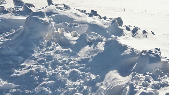 Hororová doprava ve francouzských Alpách, sněhová kalamita uvěznila 15 tisíc aut 