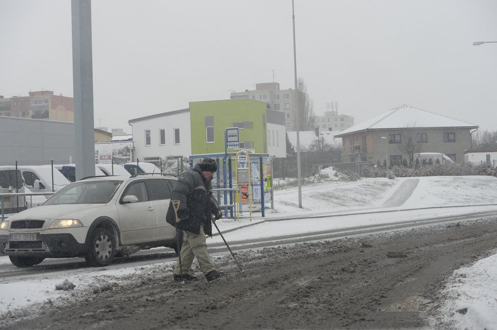 V Praze se nestíhá sníh odklízet