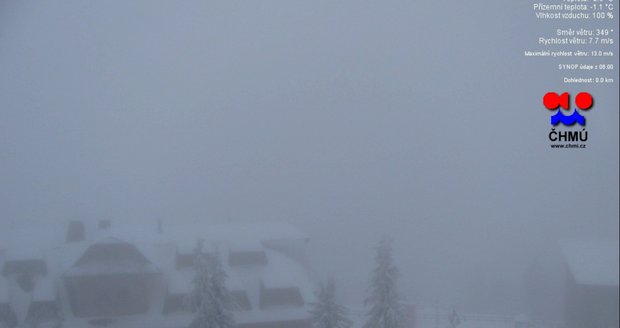 Hodně sněhu je na Lysé hoře v Beskydech, 1324 m. n. m.