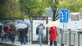 Počasí neoslní ani po zbytek května. Přijdou ranní mrazíky.