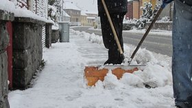 Smrt při odklízení sněhu: Infarkt dostali během jednoho dne 3 lidé (ilustrační foto)