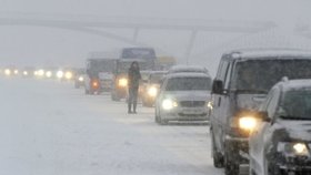 Přívaly sněhu dělají největší straosti motoristům