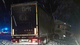 Noční sníh zkomplikoval dopravu na jižní Moravě: Na řadě míst autobusy neprojedou