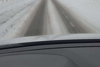 Sněhová kalamita v Praze: Komplikace na silnicích a zpoždění MHD