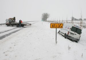 Ředitelství silnic a dálnic vydalo varování kvůli namrzlým silnicím.