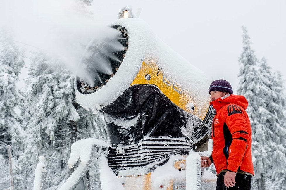 V lyžařském středisku SkiResort Černá hora – Pec o víkendu zahájili lyžařskou sezonu.