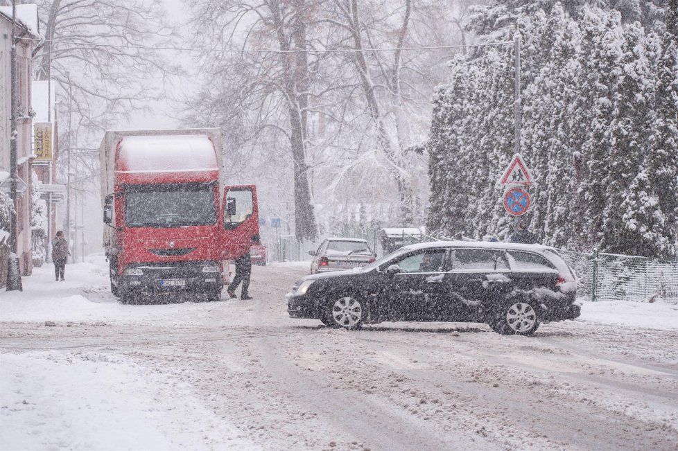 Vydatné sněžení potká v pátek sever Čech.