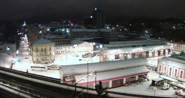 Kolaps dopravy na Liberecku. Sníh uvěznil i kamiony mířící do Polska