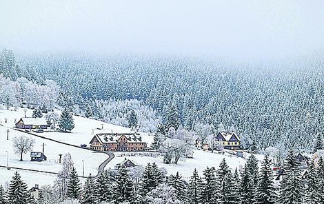 Ladovskou zimu hlásí Pec pod Sněžkou v Krkonoších.