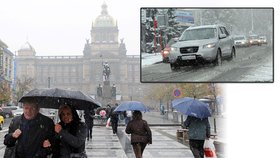 V sobotu sníh zasypal téměř celé Česko. Na mnoha místech z něho sice moc nezbylo, ale zato se na silnicích tvoří námraza.