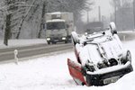 Řidiči by si opět měli dát pozor: Situaci v Česku komplikuje sníh i ledovka. Na některých místech však dokonce hrozí i záplavy