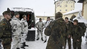 Německo sužuje sníh... A zdá se, že sněžení jen tak neustane. Vláda povolala na pomoc armádu