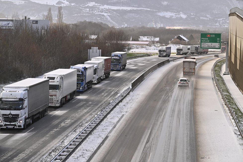 Do Česka se v noci na 28. března vrátil sníh.