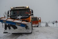 Námraza a uježděný sníh na silnicích v Česku: Kde si řidiči musí dát největší pozor?