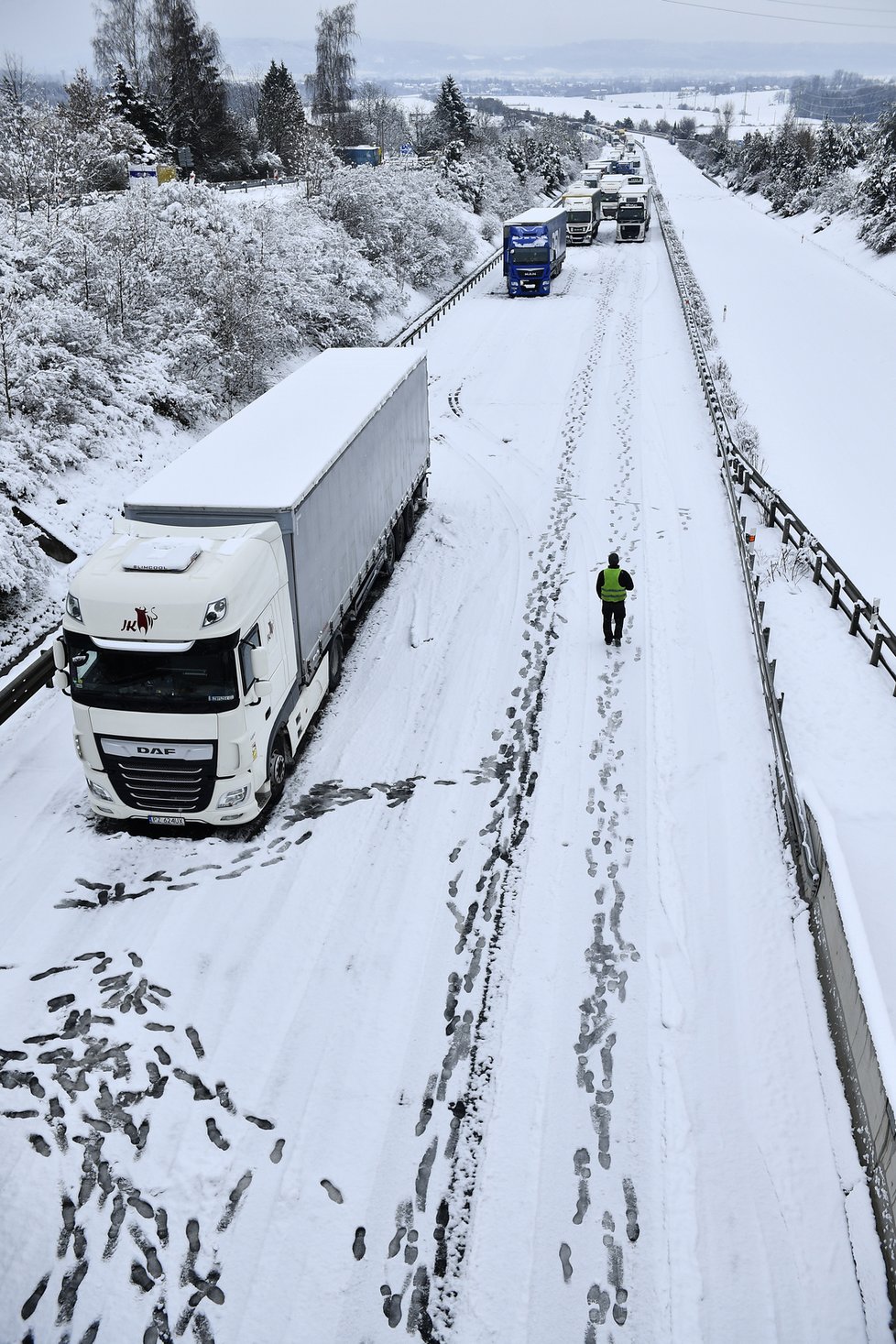 Potíže kvůli sněhu v Libereckém kraji (18.1.2023)
