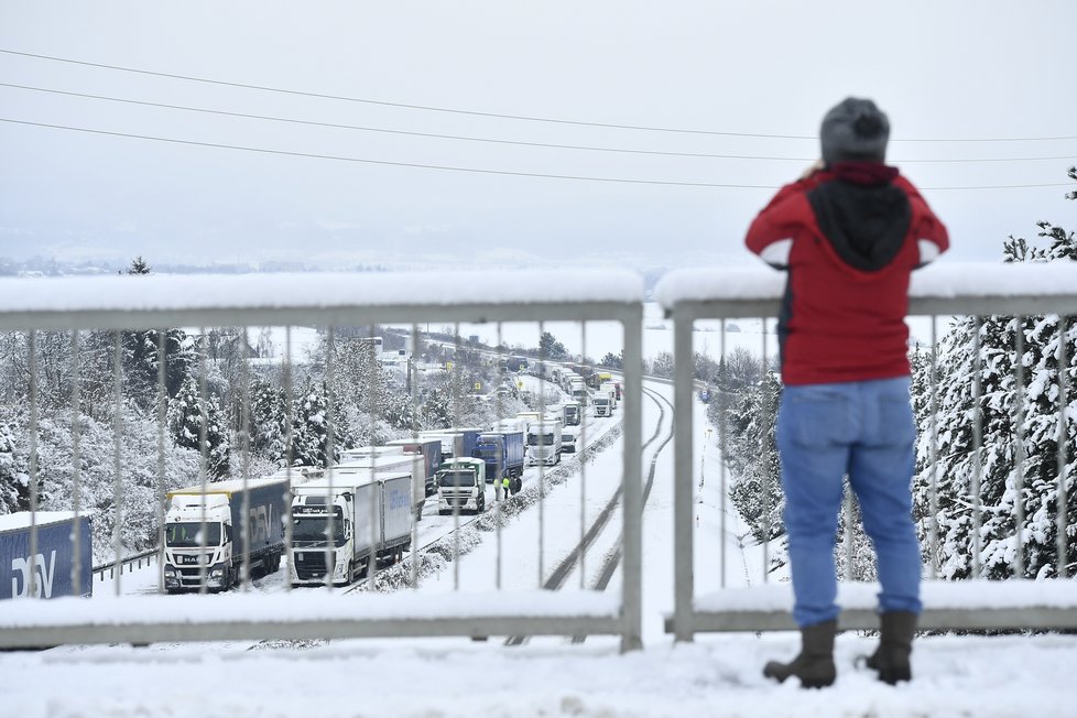 Potíže kvůli sněhu v Libereckém kraji (18. 1. 2023)