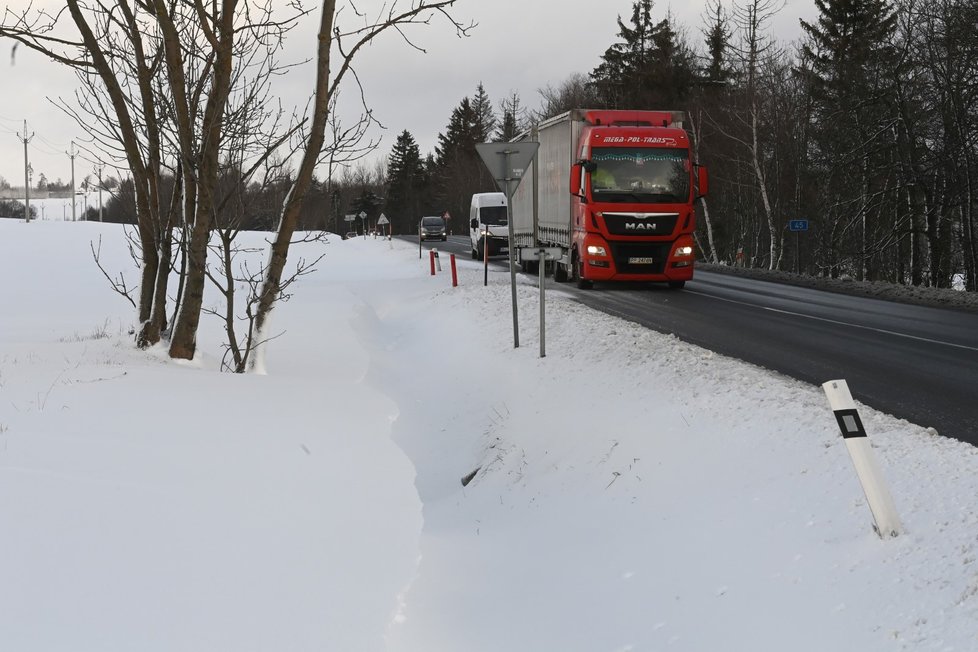 Silnice první třídy číslo 46 mezi Šternberkem a Moravským Berounem, Olomoucko (1. února 2023)