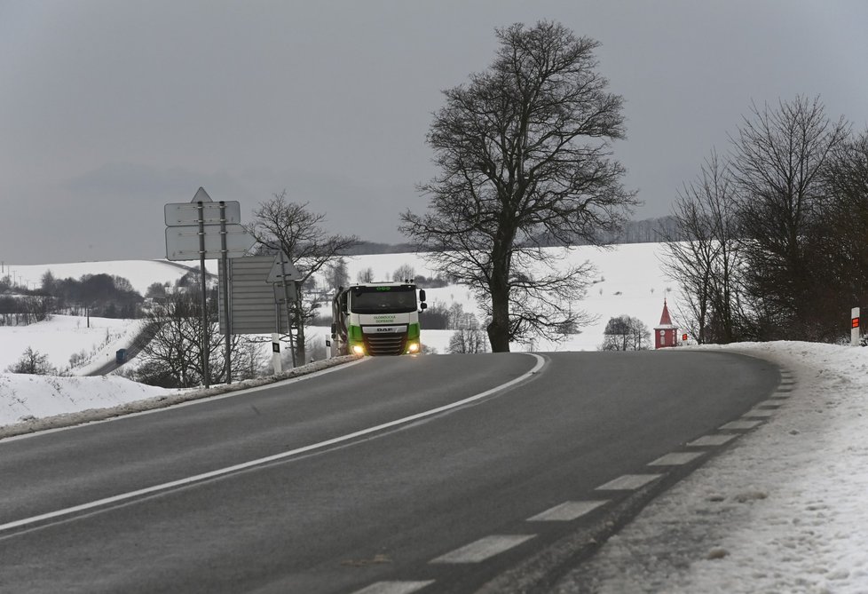 Silnice první třídy číslo 46 mezi Šternberkem a Moravským Berounem, Olomoucko (1. února 2023)