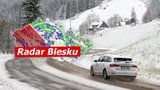 Česko zasypal sníh: Silnice na horách kloužou, sledujte radar Blesku. Napadlo až 30 cm!