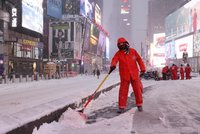 Silná bouře bičuje Evropu: Ženu (†60) v Anglii zabil strom! A přívaly sněhu na východě USA