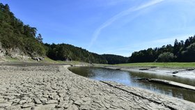 Česku hrozí sucha, ministerstvo životního prostředí chystá zdražení podzemní vody.