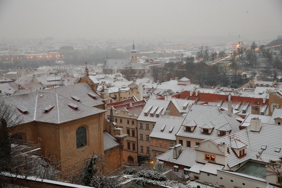 Začátek prosince přinesl sníh i do Prahy (10.12.2020)